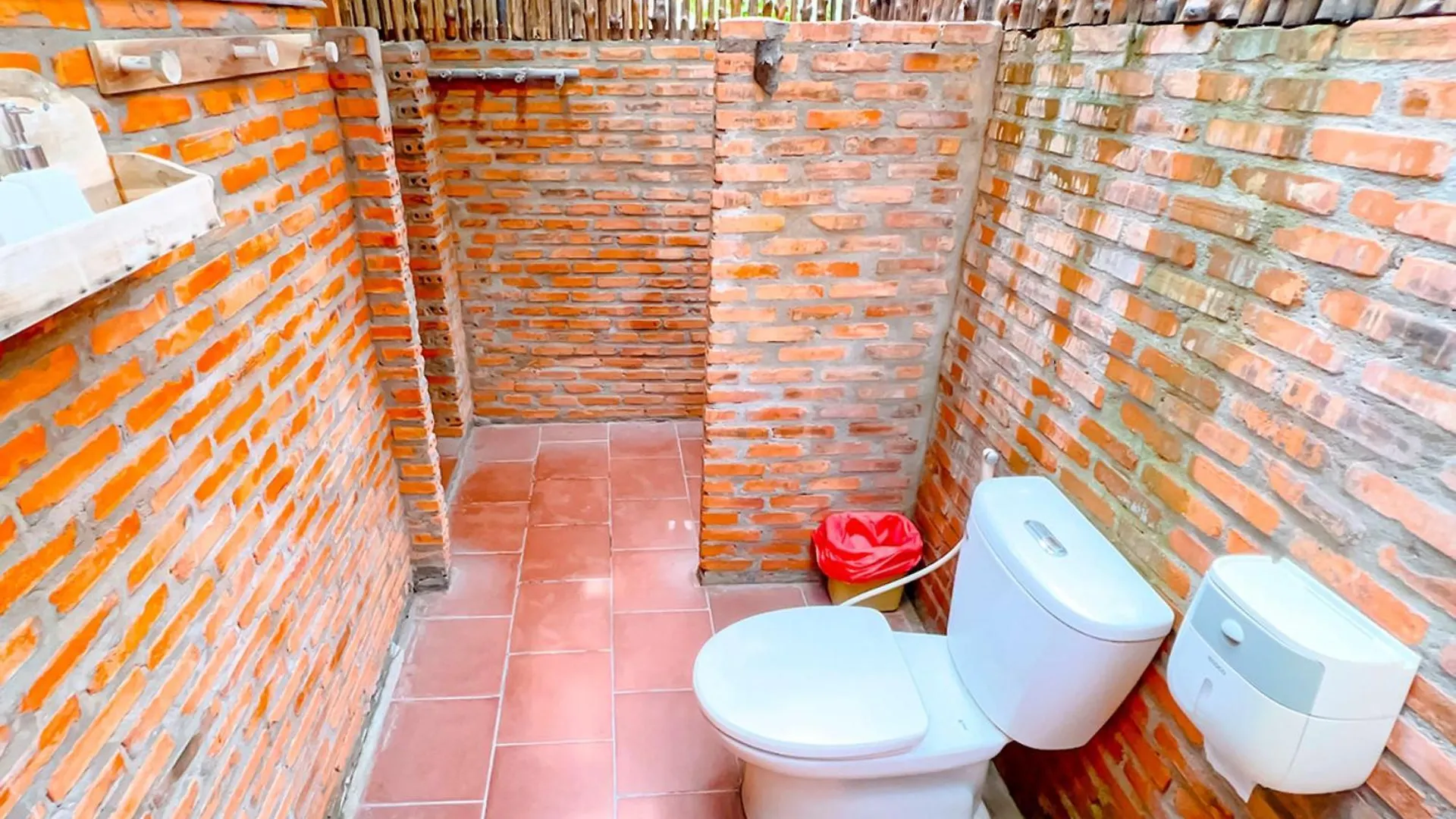 Me Bungalow Beach Resort Phan Thiet 4*,  Vietnam